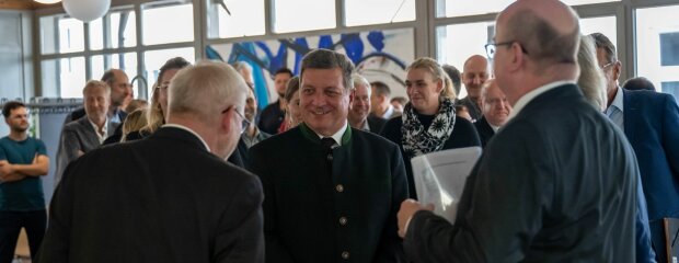 Staatsminister Bernreiter besucht StBAR
